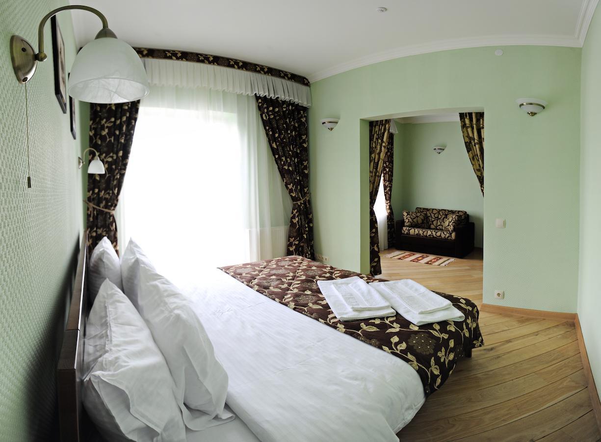 Zolota Forel Hotel Korostov Стая снимка