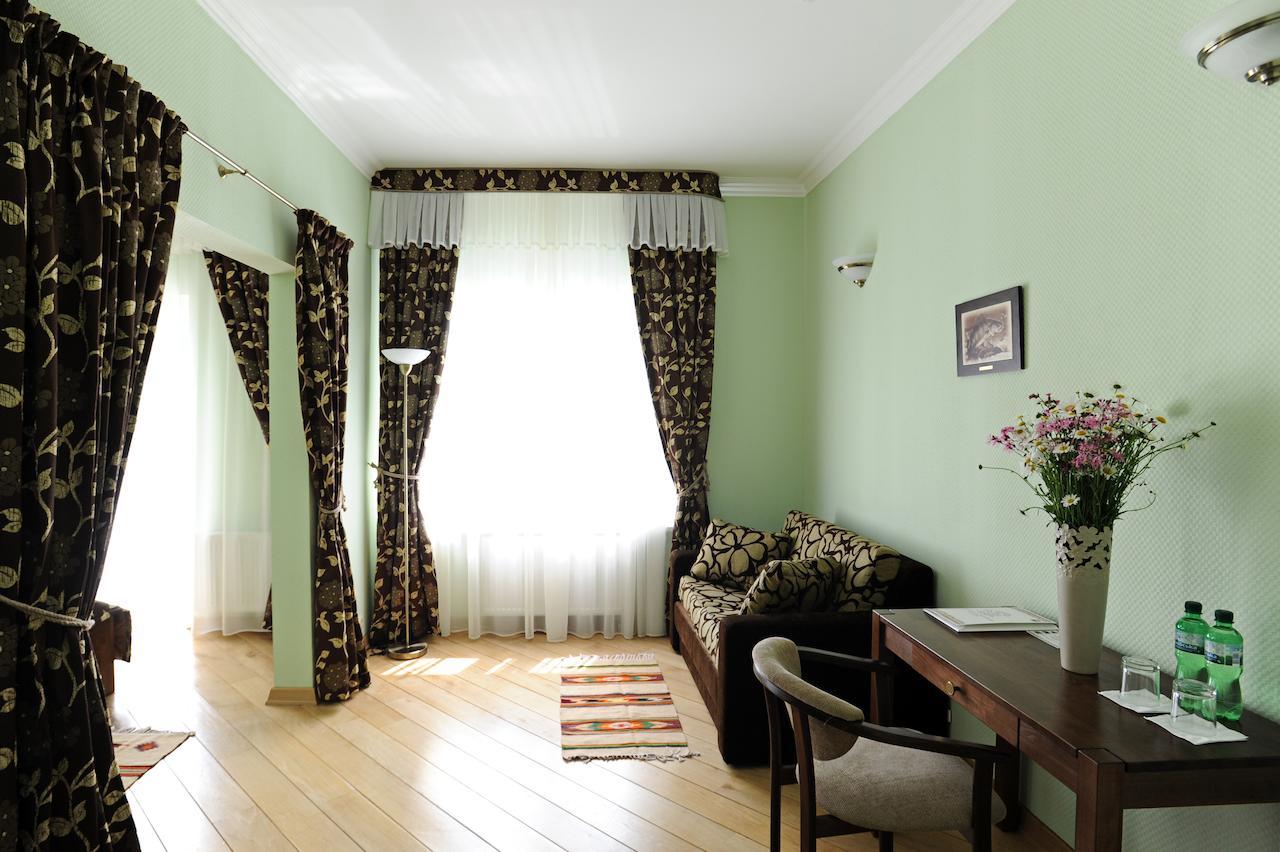 Zolota Forel Hotel Korostov Стая снимка