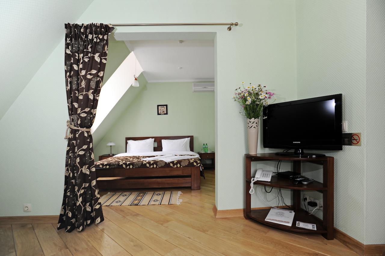 Zolota Forel Hotel Korostov Стая снимка
