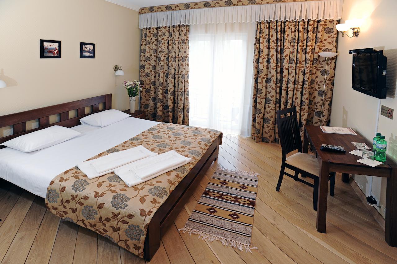 Zolota Forel Hotel Korostov Стая снимка